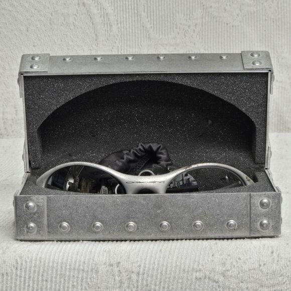 Rare Silver Oakley Metal Vault Case Vintage Broken Eye Jacket Sunglass Set 90s